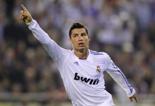 UEFA Ronaldonu cəzalandıra bilmədi